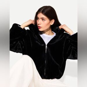 NWT PrettyLittleThing Black Faux Fur Zip Jacket Teddy Cozy Winter SMALL 6